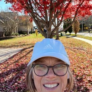 Meet your Posher, Leora